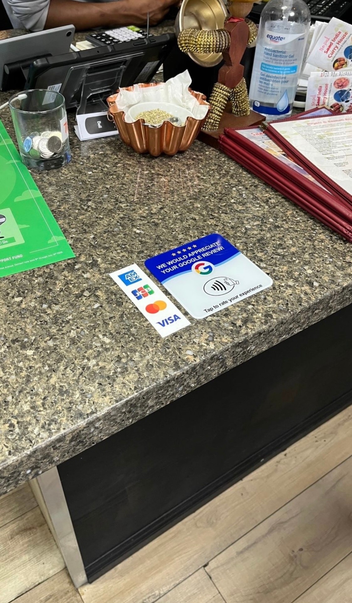 Review Card im Einsatz – Restaurant · Theke